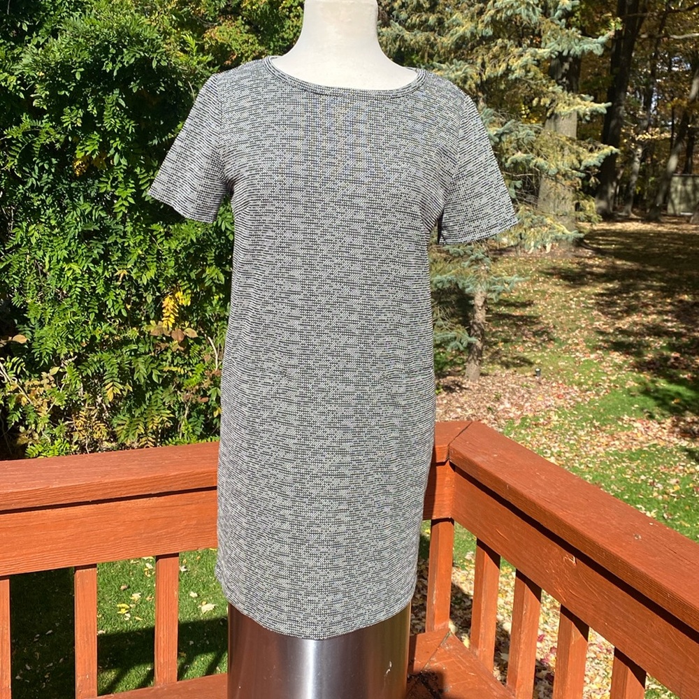 NWOT Tahari black and gray dress,no zipper, no flaws, measurements in photos.